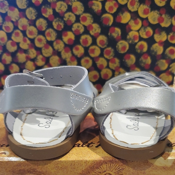 Salt Water Sandals by Hoy Silver Sandals Sleek Design - Picture 6 of 7